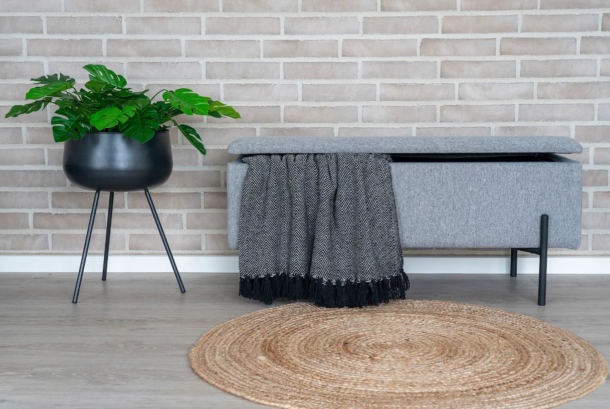 POUF, FOOTREST AND BENCH